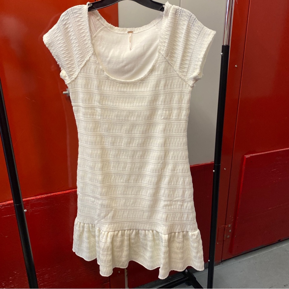 Free People Women's Cream Knit Scoop-Neck Cap Sleeve Ruffle Hem Dress | Size L